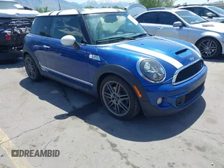 2013 MINI Hardtop S z VIN WMWSV3C59DT476025, wystawiony jako IAAI lot #42218516 z przebiegiem 73 681 mil mil oraz . Historia ofert i sprzedaży dostępna na DreamBid. Obrazek 1.