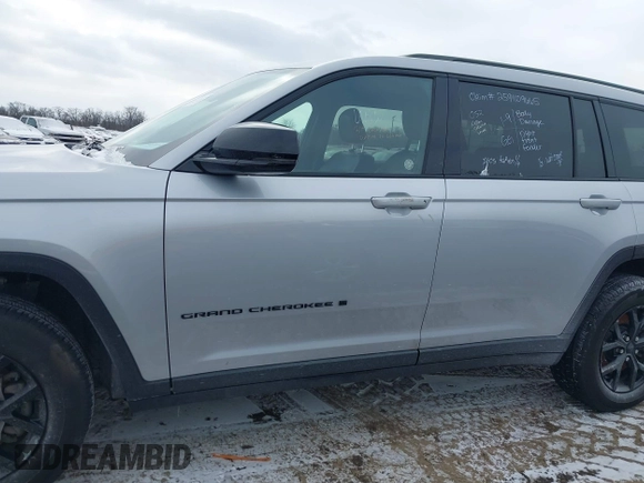 2024 Jeep Grand Cherokee Laredo z VIN 1C4RJKAG6R8527275, wystawiony jako IAAI lot #41628266 z przebiegiem 27 823 mil mil oraz . Historia ofert i sprzedaży dostępna na DreamBid. Obrazek 14.