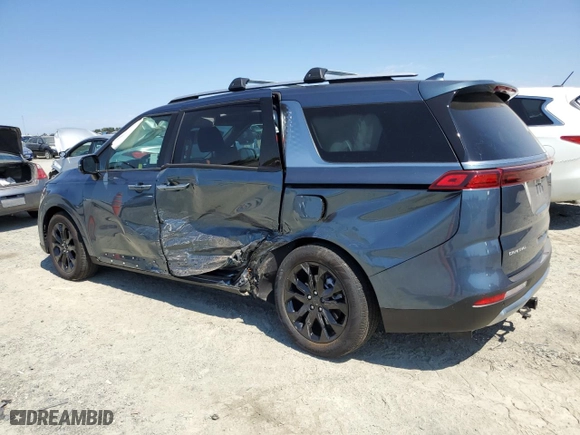 2024 Kia Carnival SX with VIN KNDNE5H32R6402454, listed as a Copart auction lot 70061644 with 7,956 mi miles and Salvage Title. Bid and sale history available at carsss.com. Image 2.