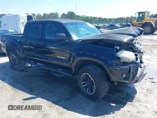 2015 Toyota Tacoma z VIN 3TMLU4EN3FM186765, wystawiony jako IAAI lot #42235553 z przebiegiem 183 878 mil mil oraz . Historia ofert i sprzedaży dostępna na DreamBid. Obrazek 1.
