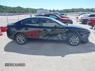 2021 Mazda 3 S z VIN JM1BPAAL4M1333238, wystawiony jako IAAI lot #40532801 z przebiegiem 33 538 mil mil oraz . Historia ofert i sprzedaży dostępna na DreamBid. Obrazek 13.