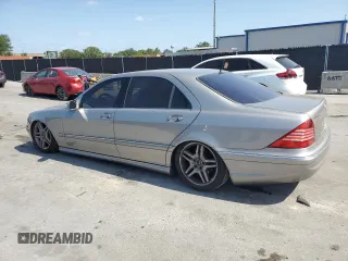 2006 Mercedes-Benz S 500 z VIN WDBNG75J76A474265, wystawiony jako Copart lot #53900555 z przebiegiem 131 481 mil mil oraz Szkody całkowita. Historia ofert i sprzedaży dostępna na DreamBid. Obrazek 2.