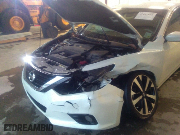 2018 Nissan Altima SR with VIN 1N4AL3AP9JC294402, listed as a IAAI auction lot 41181658 with 46,289 mi miles and . Bid and sale history available at carsss.com. Image 6.