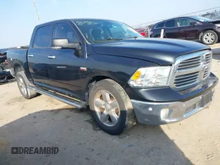 2015 Ram 1500 Big Horn z VIN 1C6RR6LT8FS658787, wystawiony jako IAAI lot #41538702 z przebiegiem 133 237 mil mil oraz . Historia ofert i sprzedaży dostępna na DreamBid. Obrazek 1.