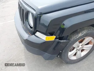 2015 Jeep Patriot Latitude z VIN 1C4NJRFBXFD169475, wystawiony jako IAAI lot #42194444 z przebiegiem 197 456 mil mil oraz . Historia ofert i sprzedaży dostępna na DreamBid. Obrazek 6.