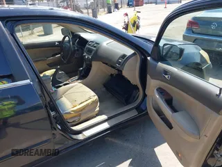 2006 Honda Accord EX-L с VIN 1HGCM56866A020771, выставлен на аукционе IAAI как лот 42416494 с пробегом 274 624 миль миль и . История ставок и продаж доступна на DreamBid. Изображение 5.