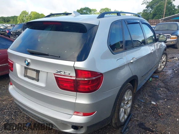 2012 BMW X5 35i z VIN 5UXZV4C56CL749457, wystawiony jako IAAI lot #42250854 z przebiegiem 153 968 mil mil oraz . Historia ofert i sprzedaży dostępna na DreamBid. Obrazek 4.