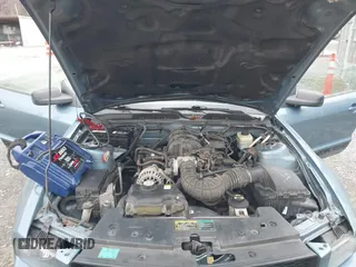 2005 Ford Mustang Deluxe with VIN 1ZVFT84N955253542, listed as a IAAI auction lot 41385040 with 134,361 mi miles. Bid and sale history available at carsss.com. Image 10.