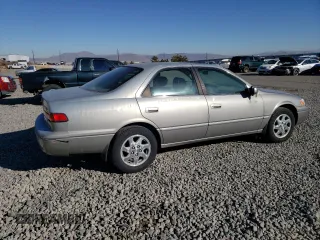 1998 Toyota Camry LE z VIN JT2BF28K9W0118817, wystawiony jako Copart lot #42603885 z przebiegiem 45 808 mil mil oraz Czysty tytuł • Clean title. Historia ofert i sprzedaży dostępna na DreamBid. Obrazek 3.