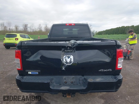 2019 Ram 2500 Big Horn with VIN 3C6UR5JL0KG700152, listed as a IAAI auction lot 42180625 with 94,282 mi miles. Bid and sale history available at carsss.com. Image 16.