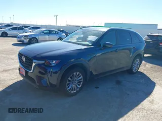 2024 Mazda CX-90 Select z VIN JM3KKAHDXR1170154, wystawiony jako IAAI lot #40852871 z przebiegiem 4 498 mil mil oraz . Historia ofert i sprzedaży dostępna na DreamBid. Obrazek 17.