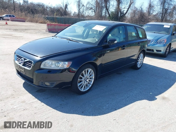 2011 Volvo V50 with VIN YV1672MW0B2612250, listed as a IAAI auction lot 41781498 with 106 mi miles. Bid and sale history available at carsss.com. Image 19.