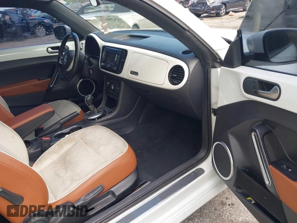 2015 Volkswagen Beetle Fleet Edition with VIN 3VWF17AT2FM656714, listed as a IAAI auction lot 42698040 with 72,348 mi miles and . Bid and sale history available at DreamBid. Image 5.