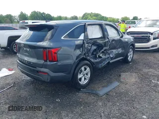 2021 Kia Sorento LX z VIN 5XYRG4LC7MG053164, wystawiony jako IAAI lot #42147600 z przebiegiem 85 481 mil mil oraz . Historia ofert i sprzedaży dostępna na DreamBid. Obrazek 4.