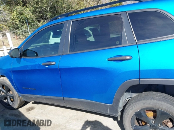 2017 Jeep Cherokee Sport z VIN 1C4PJLAB3HW643514, wystawiony jako IAAI lot #41596841 z przebiegiem 207 935 mil mil oraz . Historia ofert i sprzedaży dostępna na DreamBid. Obrazek 13.
