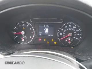 2019 Kia Sorento LX with VIN 5XYPGDA33KG529370, listed as a IAAI auction lot 41667904 with 173,123 mi miles. Bid and sale history available at carsss.com. Image 7.