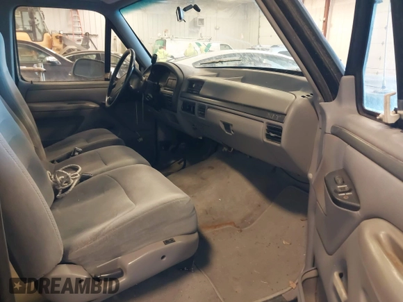 1994 Ford F-150 with VIN 1FTEX14H1RKA60071, listed as a IAAI auction lot 41887754 with 160,447 mi miles. Bid and sale history available at carsss.com. Image 5.