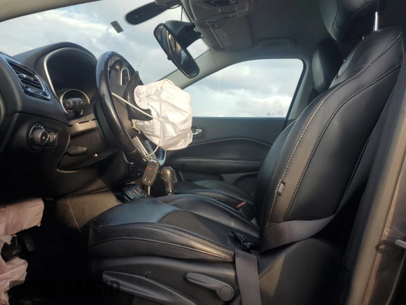 2020 Jeep Compass Latitude with VIN 3C4NJCBB3LT205774, listed as a Copart auction lot 43865785 with 62,880 mi miles and Salvage Title. Bid and sale history available at carsss.com. Image 7.