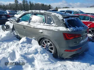 2024 Audi Q5 S line Premium Plus z VIN WA1E2AFY5R2138471, wystawiony jako IAAI lot #41570372 z przebiegiem Nie podano mil oraz . Historia ofert i sprzedaży dostępna na DreamBid. Obrazek 3.