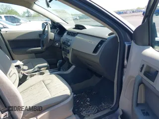 2009 Ford Focus SE with VIN 1FAHP35N19W246382, listed as a IAAI auction lot 42043020 with 197,707 mi miles. Bid and sale history available at carsss.com. Image 5.