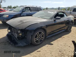 2020 Ford Mustang EcoBoost z VIN 1FATP8UH9L5135689, wystawiony jako Copart lot #53572905 z przebiegiem 52 325 mil mil oraz Szkody całkowita. Historia ofert i sprzedaży dostępna na DreamBid. Obrazek 1.