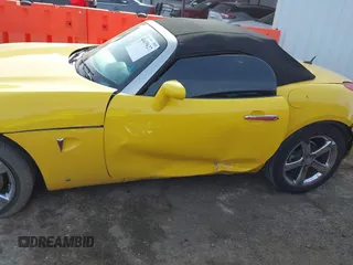 2007 Pontiac Solstice z VIN 1G2MB35B77Y132275, wystawiony jako IAAI lot #41435627 z przebiegiem 87 635 mil mil oraz . Historia ofert i sprzedaży dostępna na DreamBid. Obrazek 14.