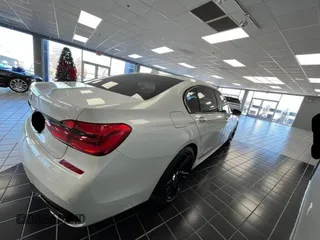 2018 BMW 7 Series 740i with VIN WBA7E2C50JG743251, listed as a Copart auction lot 46553935 with 60,974 mi miles and Clean Title. Bid and sale history available at carsss.com. Image 4.