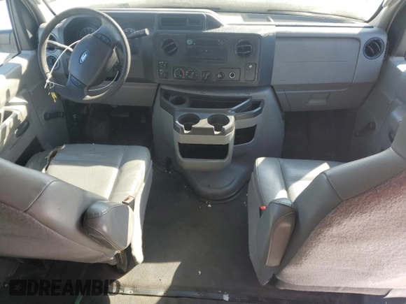 2014 Ford Econoline Passenger XL z VIN 1FBNE3BL8EDB20505, wystawiony jako Copart lot #86013044 z przebiegiem 176 981 mil mil oraz Tytuł czysty. Historia ofert i sprzedaży dostępna na DreamBid. Obrazek 8.