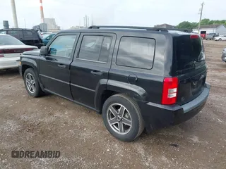 2008 Jeep Patriot Sport z VIN 1J8FT28W18D732298, wystawiony jako IAAI lot #42541347 z przebiegiem 121 615 mil mil oraz . Historia ofert i sprzedaży dostępna na DreamBid. Obrazek 3.