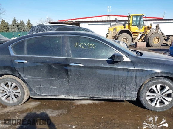 2015 Honda Accord Sedan LX with VIN 1HGCR2F32FA271257, listed as a IAAI auction lot 41423900 with 114,266 mi miles. Bid and sale history available at carsss.com. Image 13.