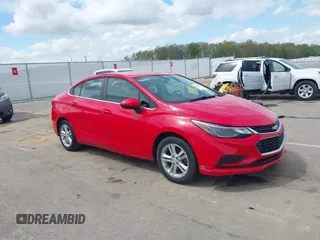 2017 Chevrolet Cruze LT z VIN 1G1BE5SM7H7121403, wystawiony jako IAAI lot #42082400 z przebiegiem 34 720 mil mil oraz . Historia ofert i sprzedaży dostępna na DreamBid. Obrazek 1.