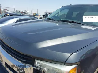 2017 Ford F-250 Lariat z VIN 1FT7W2BT9HEB28607, wystawiony jako IAAI lot #42508413 z przebiegiem 101 057 mil mil oraz . Historia ofert i sprzedaży dostępna na DreamBid. Obrazek 6.