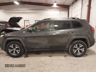 2014 Jeep Cherokee Trailhawk with VIN 1C4PJMBS2EW231813, listed as a IAAI auction lot 41664287 with 128,893 mi miles. Bid and sale history available at carsss.com. Image 14.