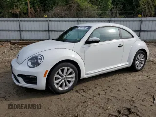 2017 Volkswagen Beetle Fleet z VIN 3VWF17AT2HM631251, wystawiony jako Copart lot #58301085 z przebiegiem 107 808 mil mil oraz Szkoda całkowita • Salvage title. Historia ofert i sprzedaży dostępna na DreamBid. Obrazek 1.