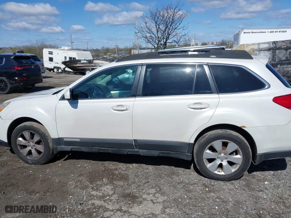2011 Subaru Outback 2.5i Prem AWP/Pwr Moon with VIN 4S4BRBGC6B3420580, listed as a IAAI auction lot 41988017 with 172,934 mi miles. Bid and sale history available at carsss.com. Image 13.