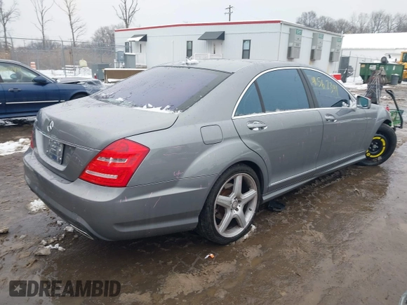 2012 Mercedes-Benz S 550 z VIN WDDNG7DB8CA431860, wystawiony jako IAAI lot #41567341 z przebiegiem 93 729 mil mil oraz . Historia ofert i sprzedaży dostępna na DreamBid. Obrazek 4.