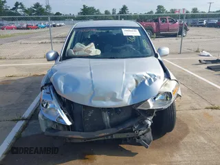 2009 Nissan Versa S z VIN 3N1BC13E39L485461, wystawiony jako IAAI lot #39886048 z przebiegiem Nie podano mil oraz . Historia ofert i sprzedaży dostępna na DreamBid. Obrazek 13.