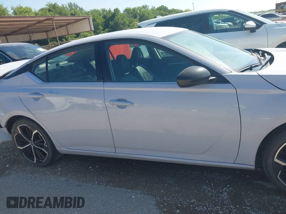 2024 Nissan Altima SR z VIN 1N4BL4CV5RN369697, wystawiony jako IAAI lot #42335803 z przebiegiem 29 820 mil mil oraz . Historia ofert i sprzedaży dostępna na DreamBid. Obrazek 13.