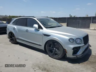 2022 Bentley Bentayga V8 z VIN SJAAM2ZV9NC011752, wystawiony jako Copart lot #54847785 z przebiegiem Nie podano mil oraz Nie do naprawy. Historia ofert i sprzedaży dostępna na DreamBid. Obrazek 4.