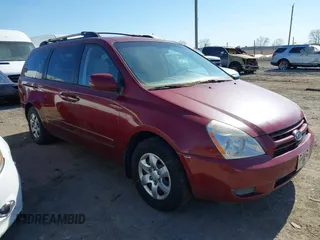 2008 Kia Sedona LX with VIN KNDMB233586245771, listed as a IAAI auction lot 41779801 with 141,157 mi miles. Bid and sale history available at carsss.com. Image 1.