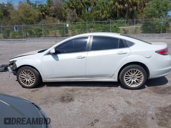 2011 Mazda Mazda6 i Sport with VIN 1YVHZ8BH0B5M14003, listed as a IAAI auction lot 41850943 with 177,325 mi miles. Bid and sale history available at carsss.com. Image 14.