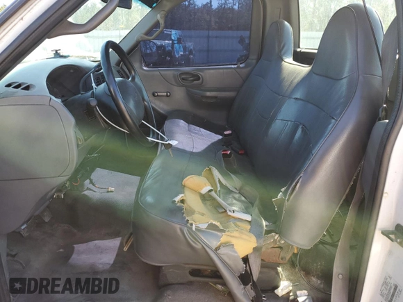 2001 Ford F-150 XL z VIN 1FTZF17231NA07581, wystawiony jako Copart lot #50421255 z przebiegiem 316 753 mil mil oraz Szkoda całkowita • Salvage title. Historia ofert i sprzedaży dostępna na DreamBid. Obrazek 7.
