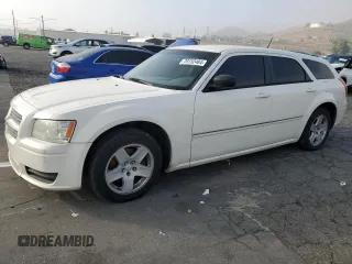 2008 Dodge Magnum with VIN 2D4FV47T18H147683, listed as a Copart auction lot 70152484 with 142,894 mi miles and Clean Title. Bid and sale history available at carsss.com. Image 1.