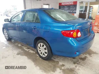 2010 Toyota Corolla z VIN 2T1BU4EE0AC239127, wystawiony jako IAAI lot #42307486 z przebiegiem 187 749 mil mil oraz . Historia ofert i sprzedaży dostępna na DreamBid. Obrazek 3.