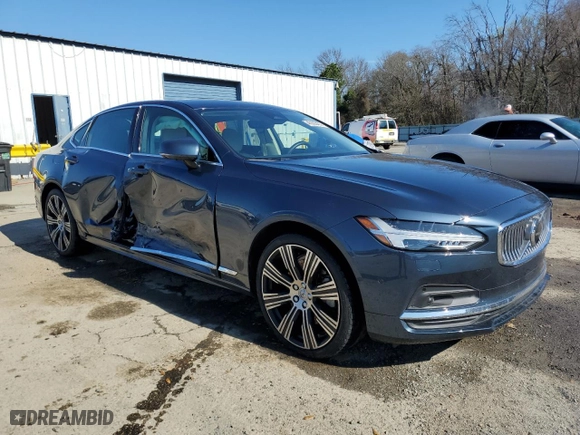 2023 Volvo S90 Plus with VIN LVY062MNXPP318279, listed as a Copart auction lot 45365435 with 17,982 mi miles and Salvage Title. Bid and sale history available at carsss.com. Image 4.