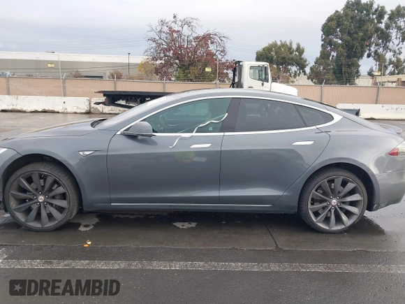 2013 Tesla Model S с VIN 5YJSA1CG5DFP06411, выставлен на аукционе IAAI как лот 41079914 с пробегом 266 968 миль миль и . История ставок и продаж доступна на DreamBid. Изображение 14.