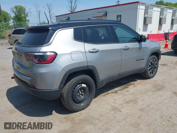 2021 Jeep Compass Trailhawk z VIN 3C4NJDDB7MT590390, wystawiony jako IAAI lot #42163205 z przebiegiem 70 551 mil mil oraz . Historia ofert i sprzedaży dostępna na DreamBid. Obrazek 4.