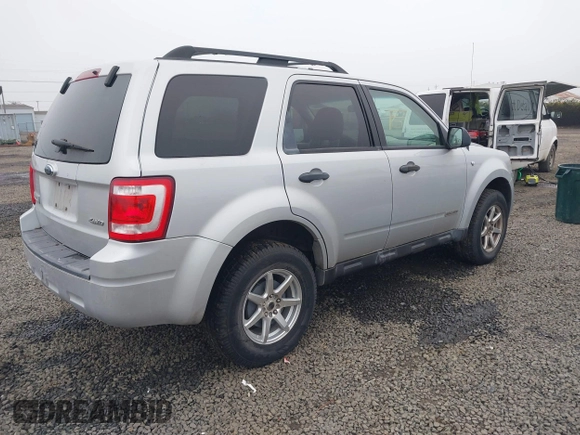 2008 Ford Escape XLT z VIN 1FMCU93108KB75838, wystawiony jako IAAI lot #41040911 z przebiegiem 205 049 mil mil oraz . Historia ofert i sprzedaży dostępna na DreamBid. Obrazek 4.