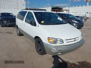 1999 Toyota Sienna LE with VIN 4T3ZF13C1XU152733, listed as a IAAI auction lot 40819395 with 184,540 mi miles. Bid and sale history available at carsss.com. Image 1.