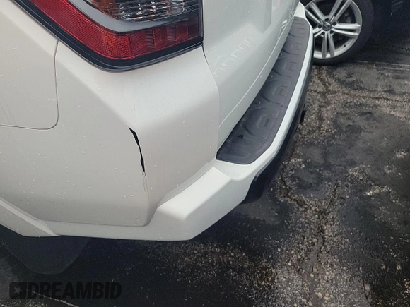 2023 Toyota 4Runner TRD Pro z VIN JTELU5JR4P6107986, wystawiony jako IAAI lot #42575841 z przebiegiem 8 950 mil mil oraz . Historia ofert i sprzedaży dostępna na DreamBid. Obrazek 13.